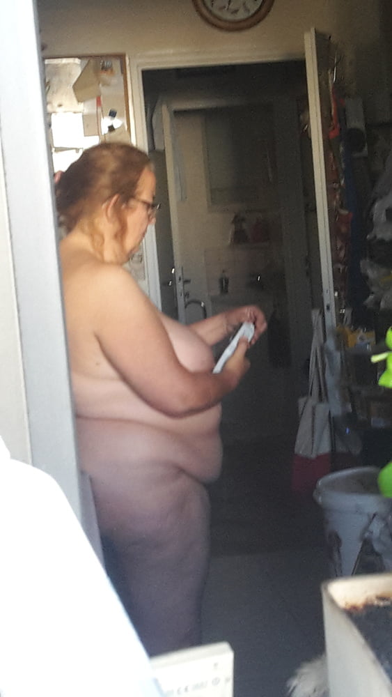 Mi mujer desnuda en la cocina esta mañana n02
 #92147515