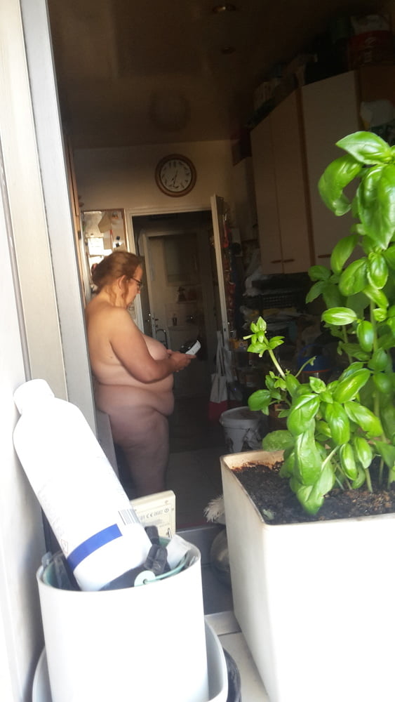Meine Frau nackt in der Küche an diesem Morgen n02
 #92147521