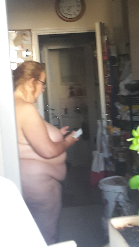 Mi mujer desnuda en la cocina esta mañana n02
 #92147524