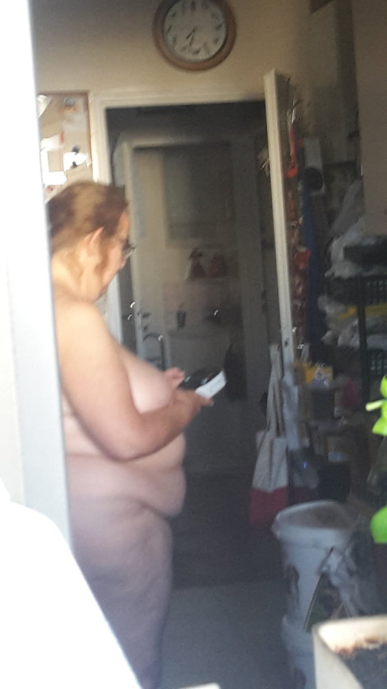 Mi mujer desnuda en la cocina esta mañana n02
 #92147527