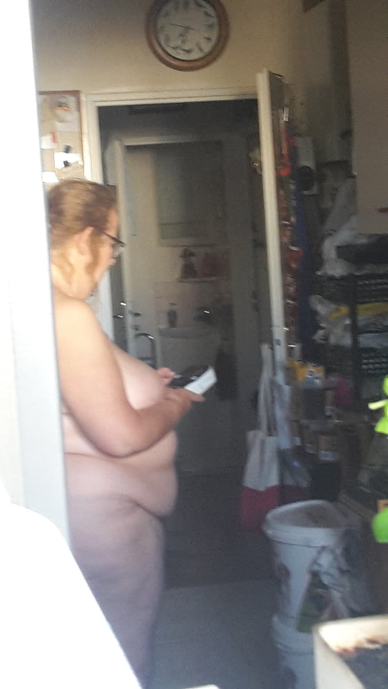 Meine Frau nackt in der Küche an diesem Morgen n02
 #92147530