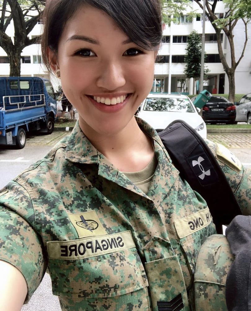 Hübsches singapurisches Armeemädchen jiahui
 #88692456