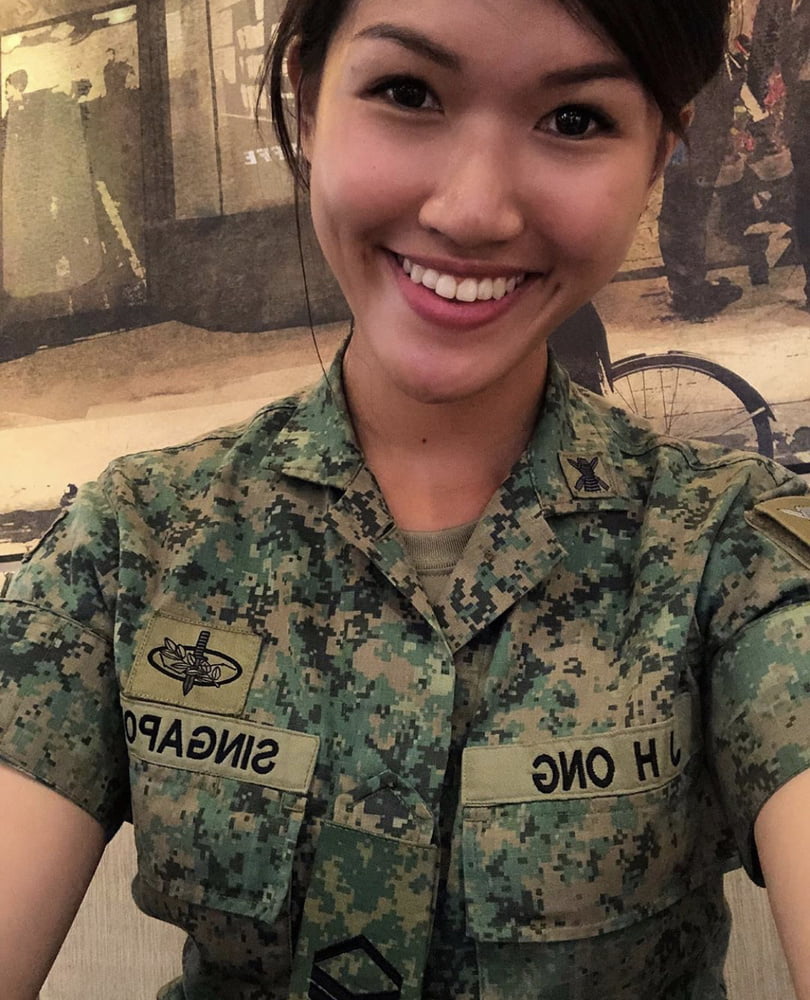 きれいなシンガポールの軍隊の女の子Jiahui
 #88692590
