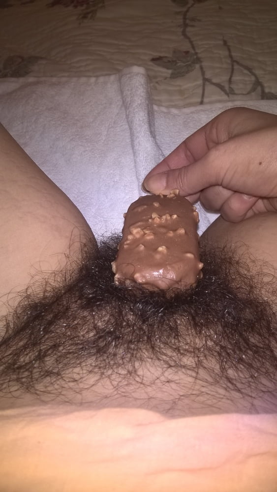 Joytwosex peludo jugando con helado
 #106656080