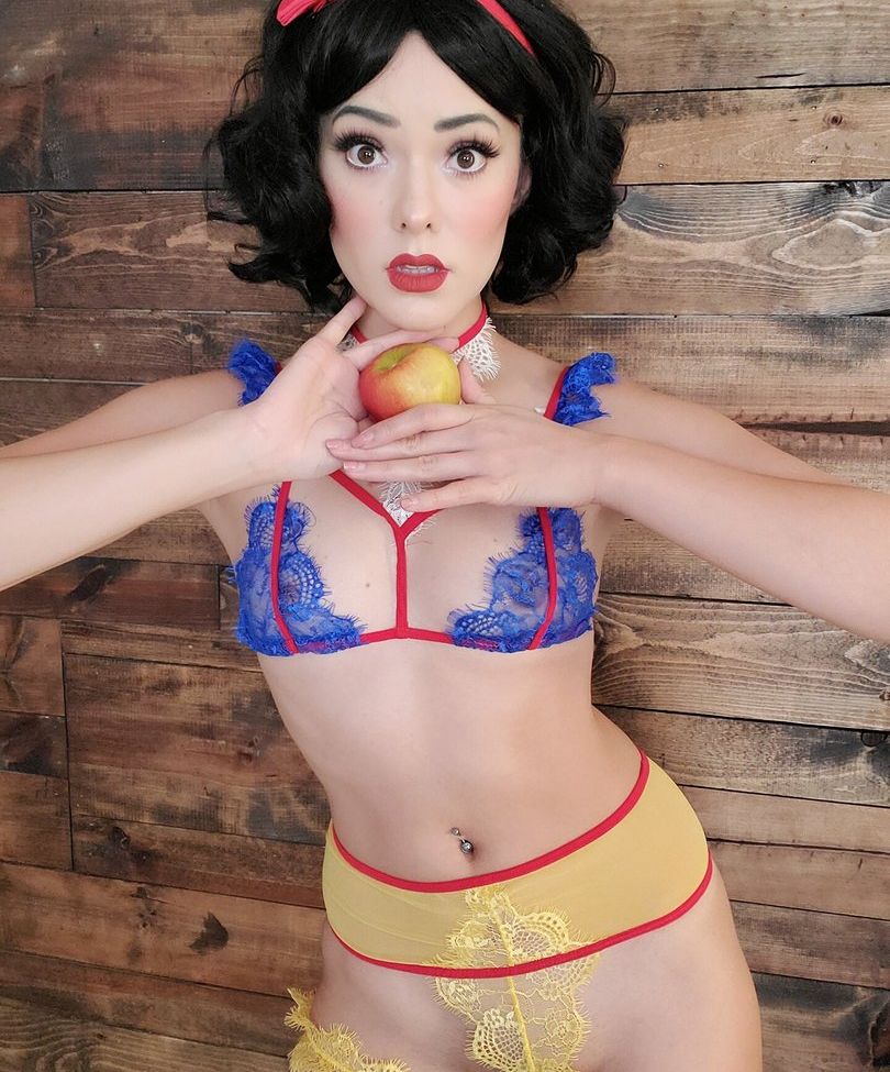 Joanie Brosas desnuda #108360225