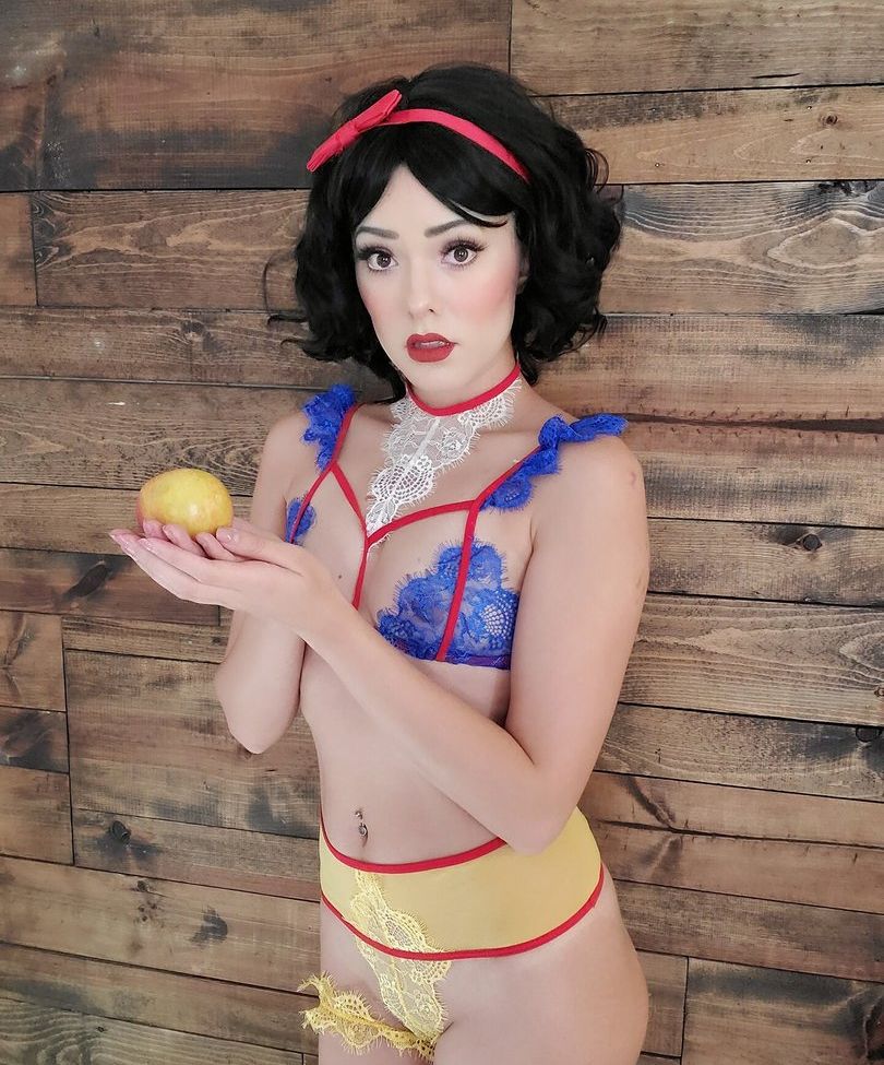 Joanie Brosas nackt #108360235