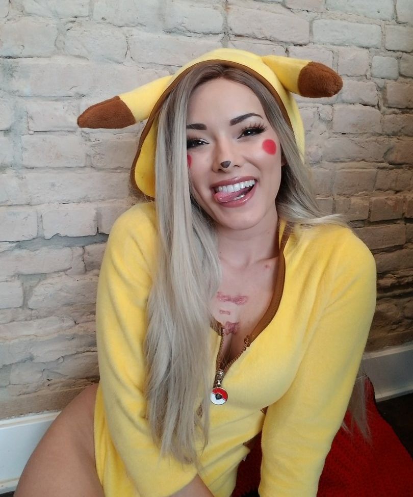 Joanie Brosas nackt #108360314