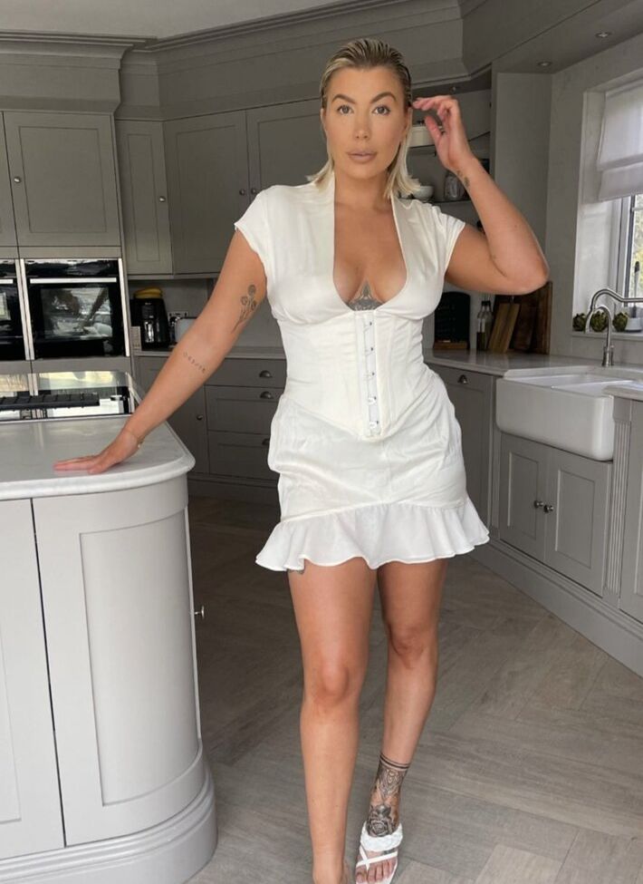 Olivia Buckland desnuda #109228782