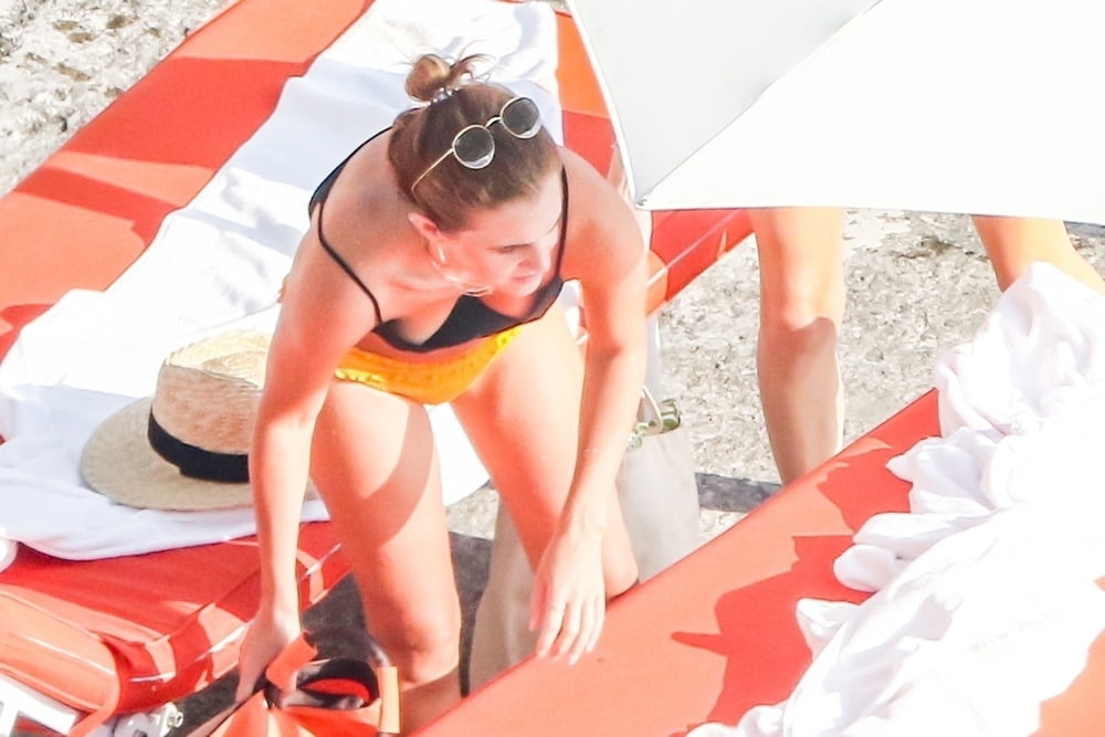 Emma Watson News Pictures Bikini Downblouse Ass #88025171