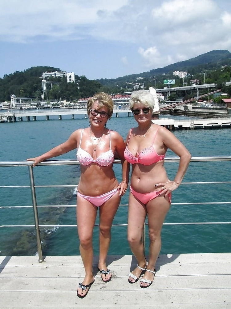 Sexy Oma im Bikini
 #93574039