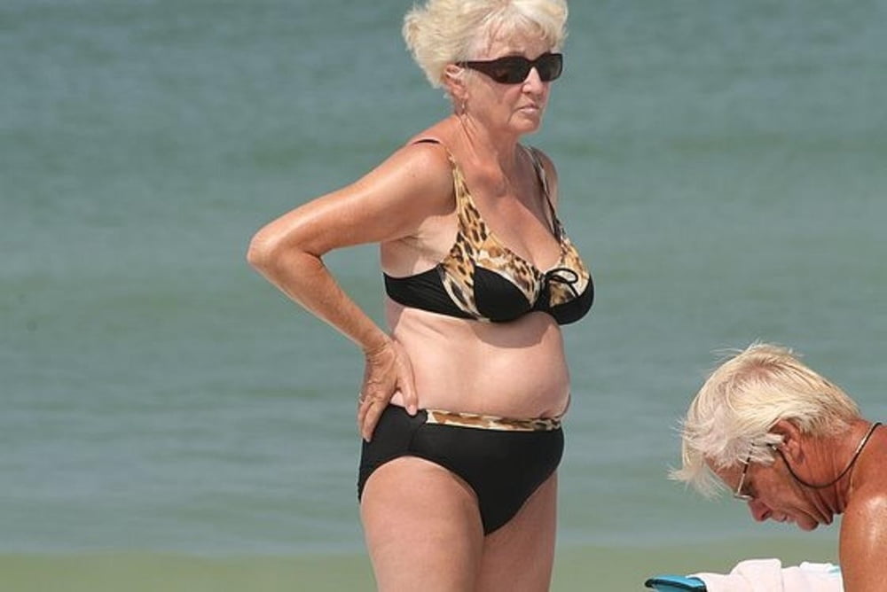 Sexy Oma im Bikini
 #93574044