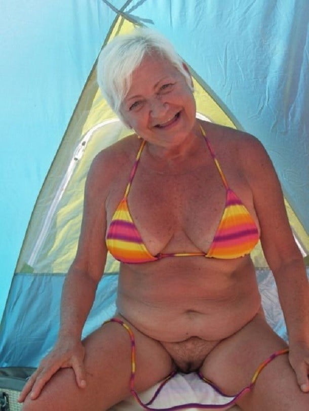 Sexy Oma im Bikini
 #93574054