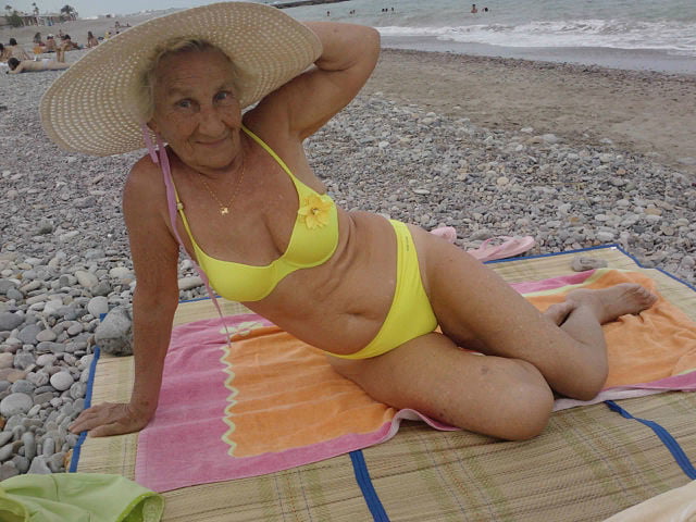 Sexy Oma im Bikini
 #93574056