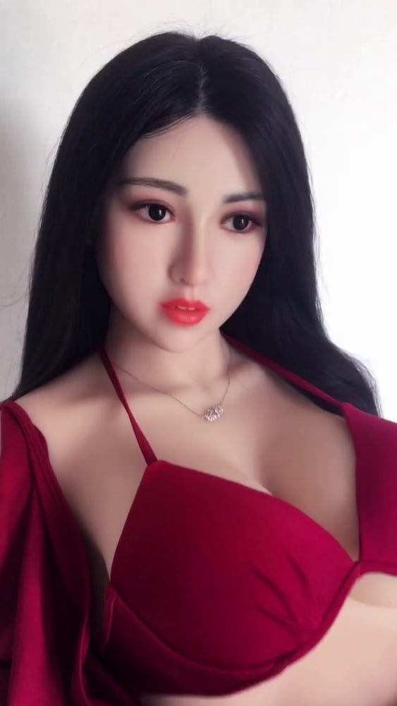 Sexy Asian MILF Doll