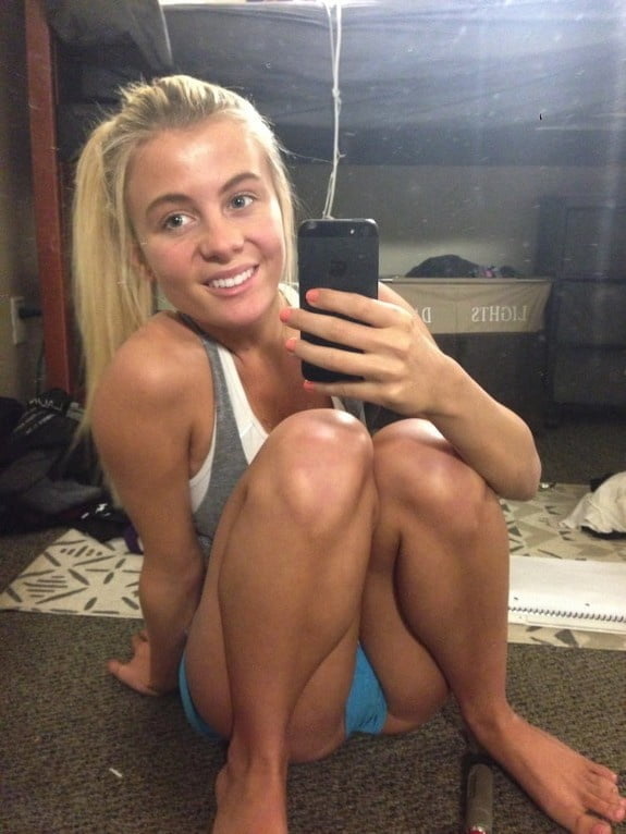 金髪淫乱女の露出
 #101056745