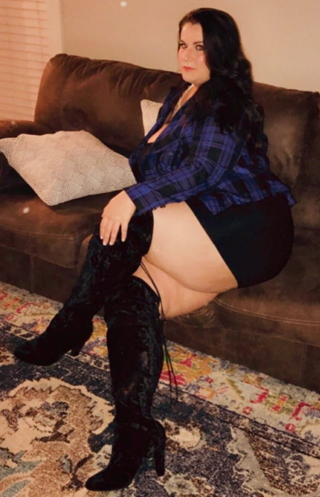 Full thighs in the mini 1485 #93415788