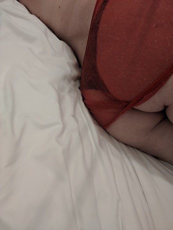 1ª fotos de coño, vestido rojo, labios rojos, caderas gruesas
 #96104579