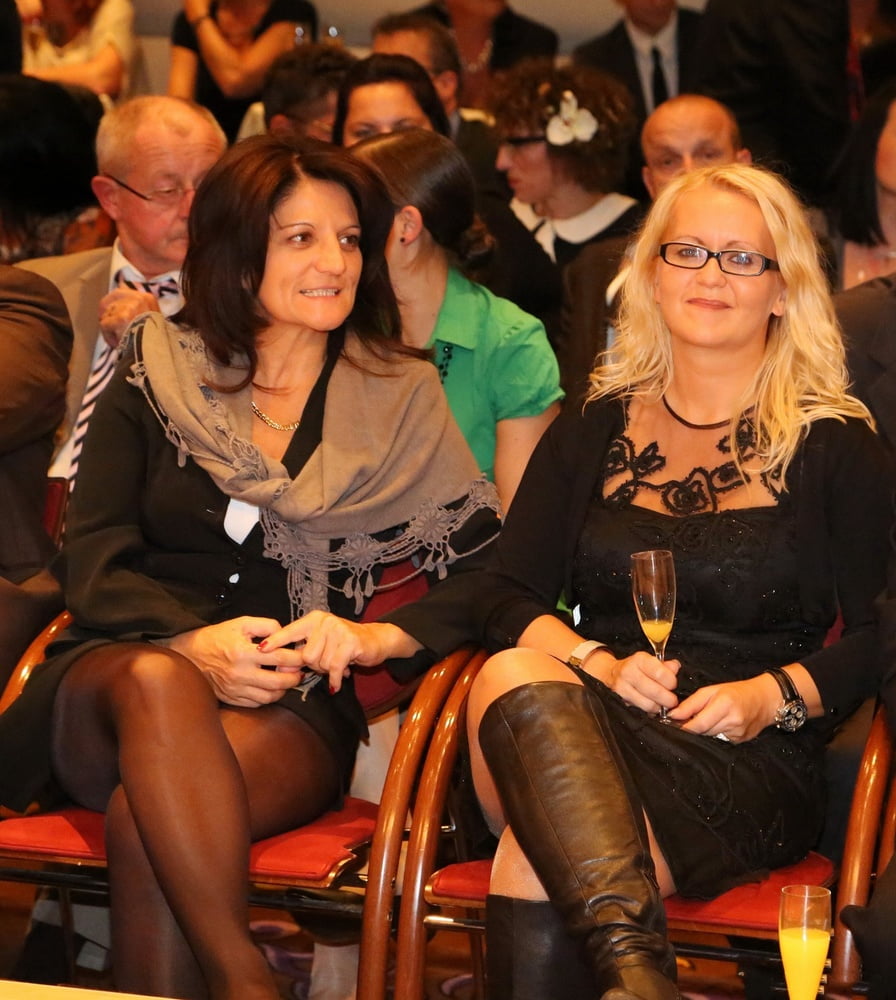 Matures Showing Legs in Audience #90102026