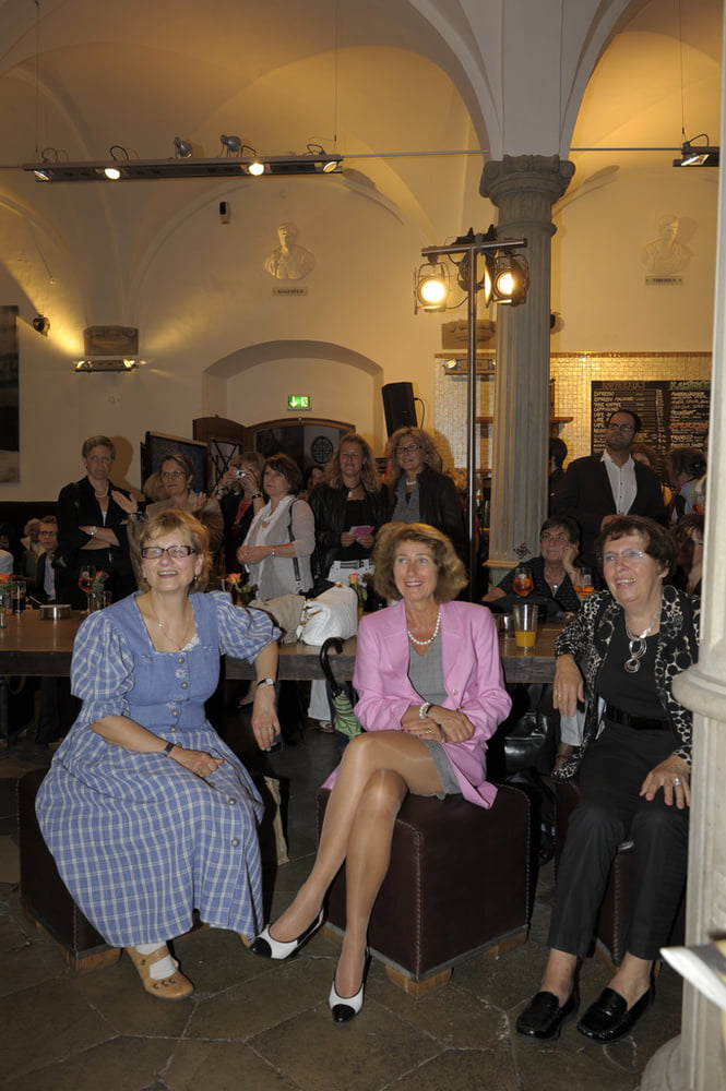 Matures Showing Legs in Audience #90102038