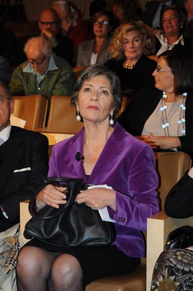 Matures Showing Legs in Audience #90102145