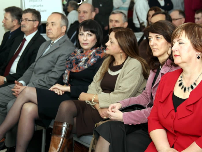 Matures Showing Legs in Audience #90102161