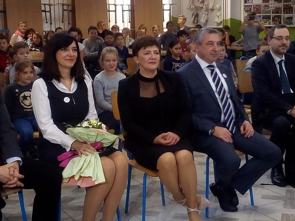 Matures Showing Legs in Audience #90102177