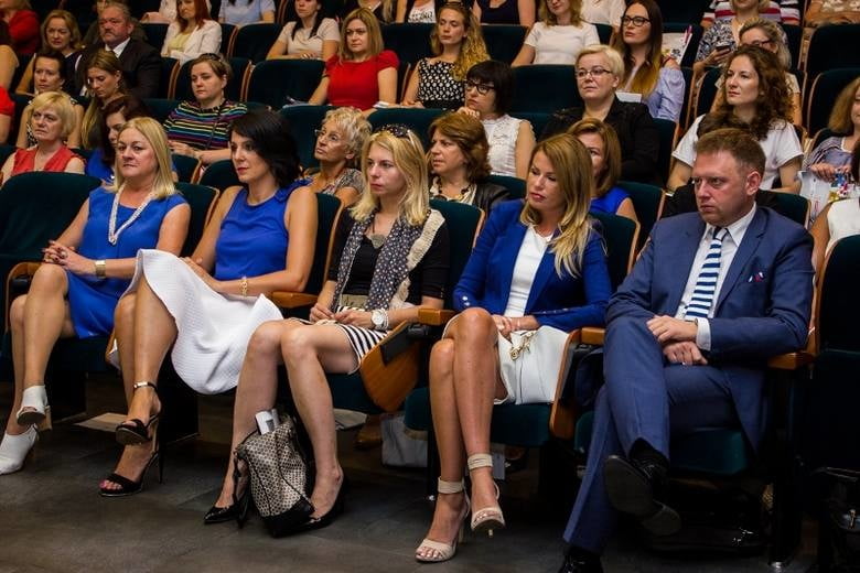 Matures Showing Legs in Audience #90102200