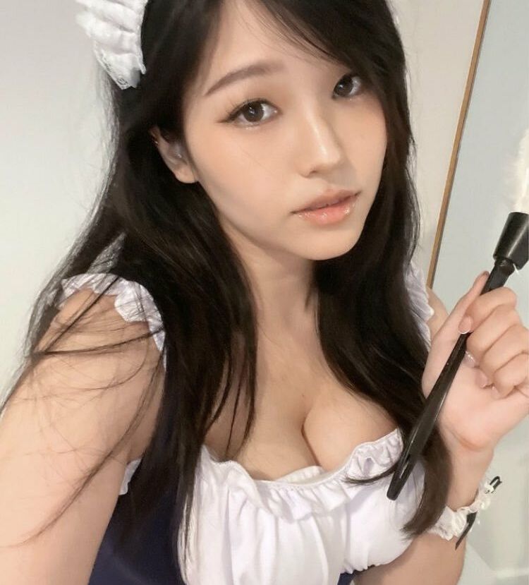 Hyoon desnuda #108025930