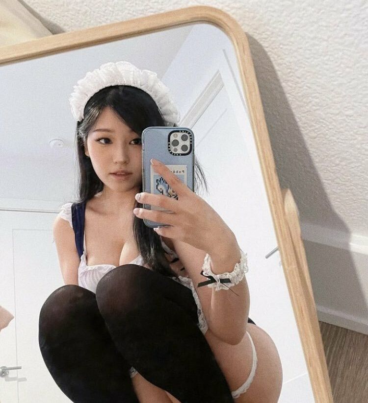 Hyoon desnuda #108025931