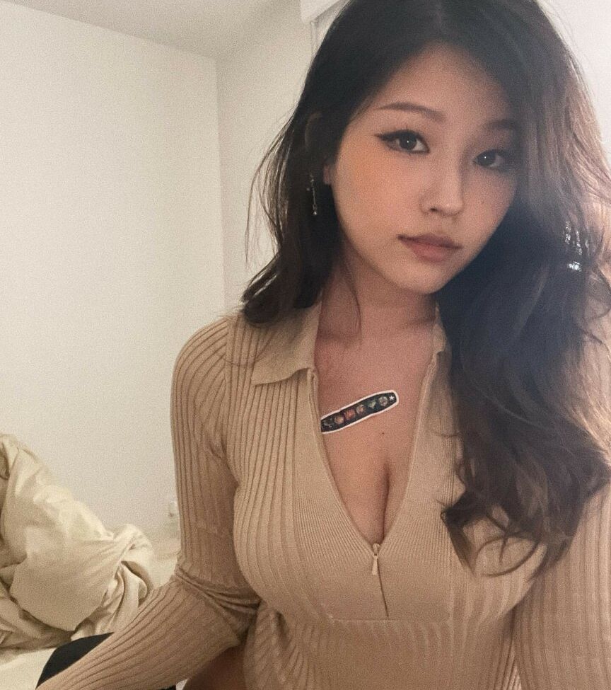 Hyoon desnuda #108025935