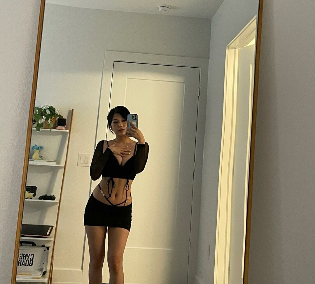 Hyoon desnuda #108025945