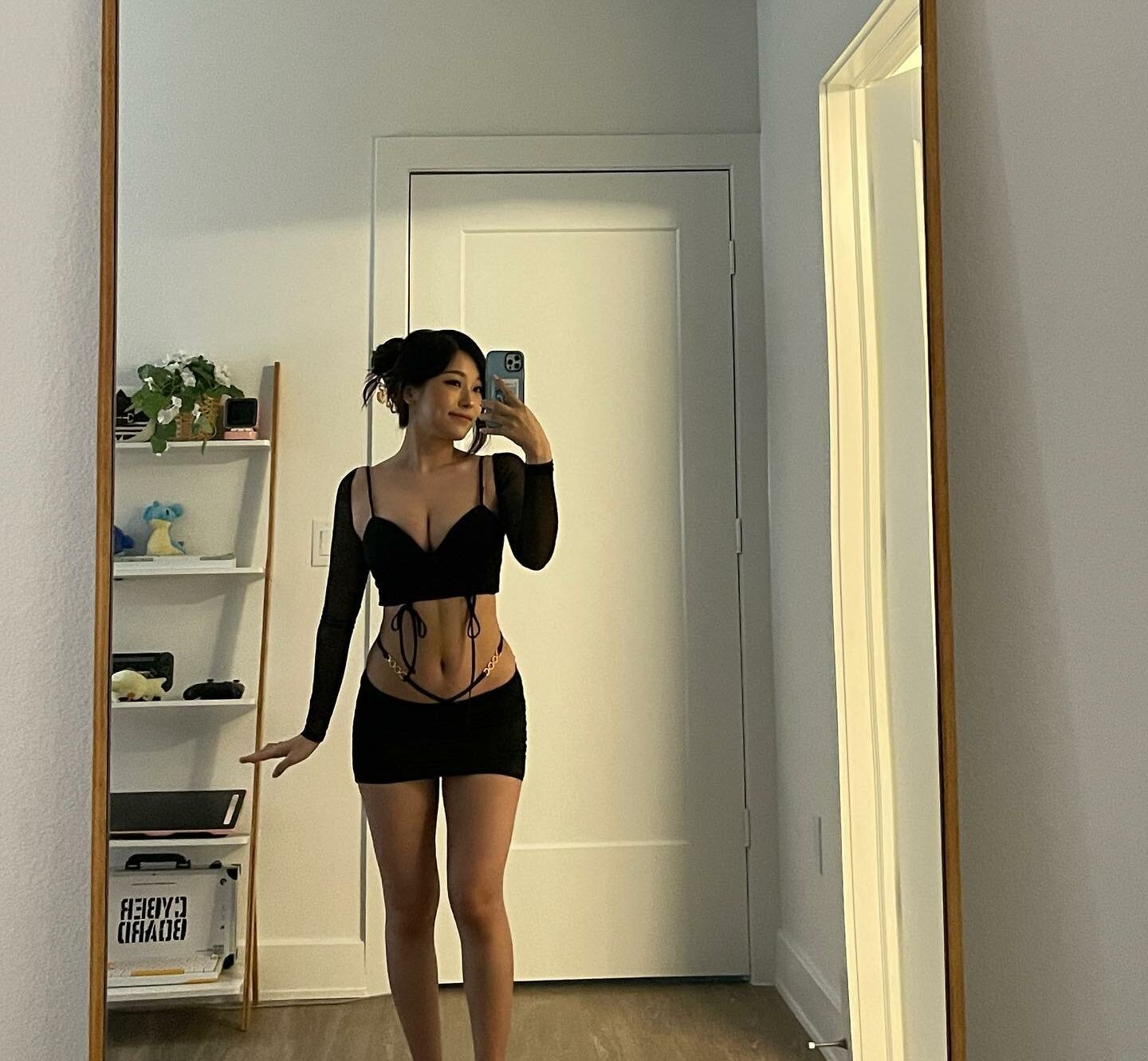 Hyoon desnuda #108025946