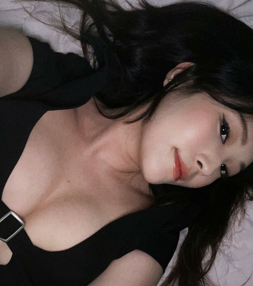 Hyoon desnuda #108025948