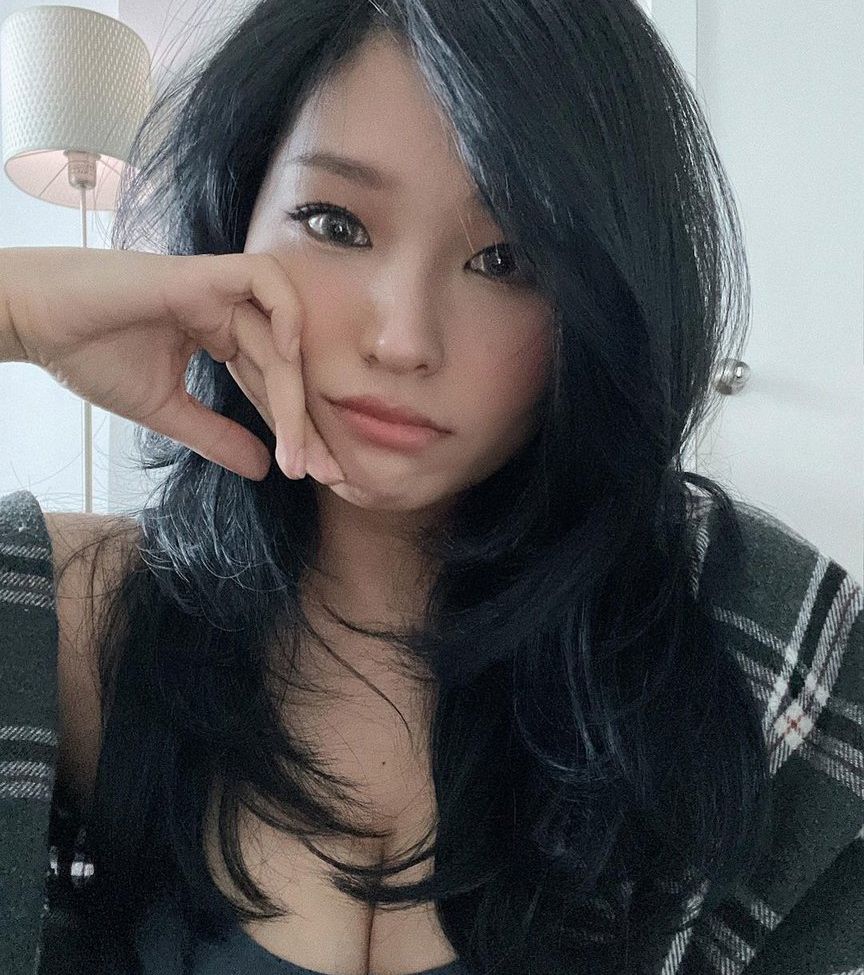 Hyoon desnuda #108025962