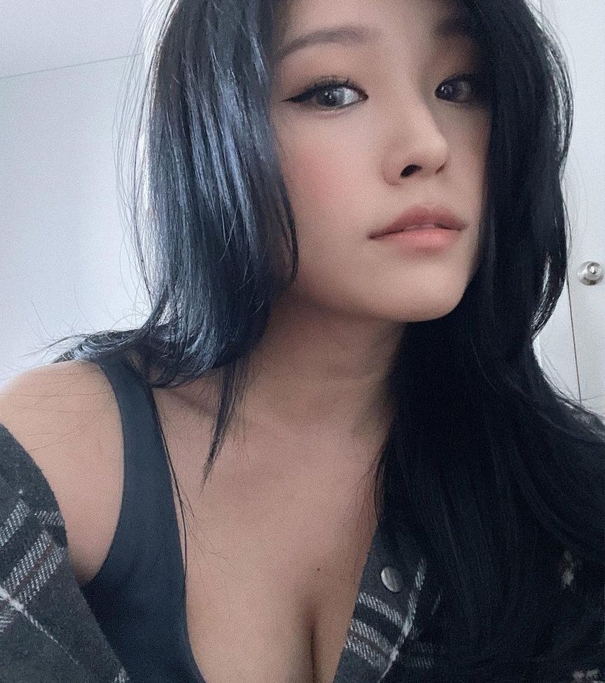 Hyoon desnuda #108025964