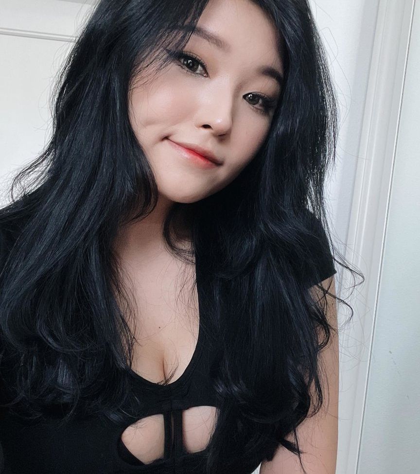 Hyoon desnuda #108025969