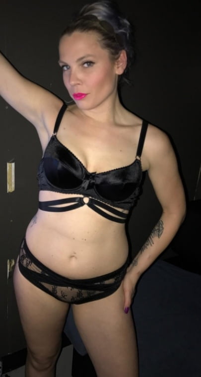 Puta milf
 #79670465