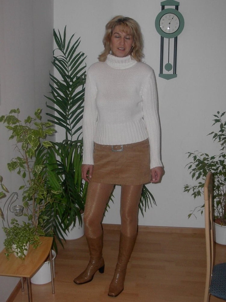 Deutsche Skinny Milf trägt verschiedene Strümpfe
 #98790893