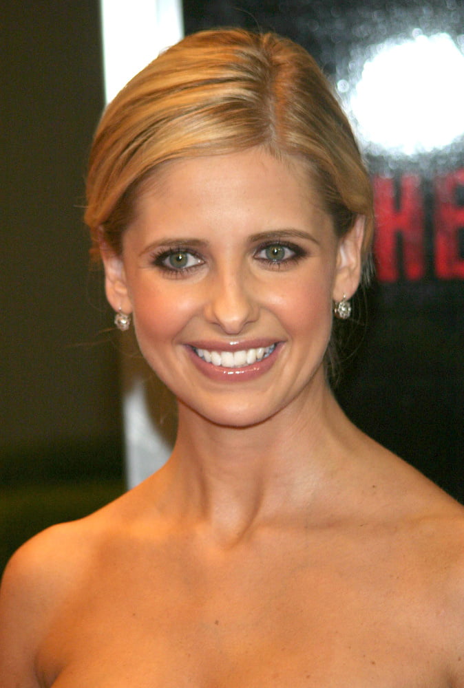 Sexy sarah michelle gellar - 2004 prem
 #105358358