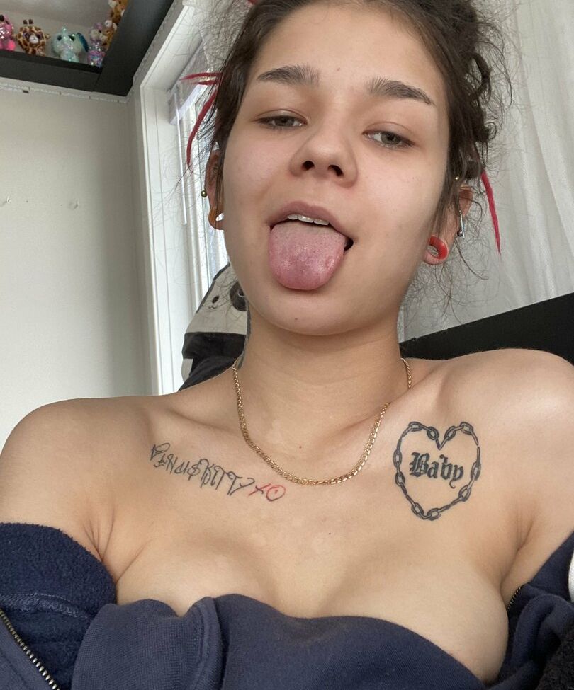 Venus Kitty desnuda #108168136