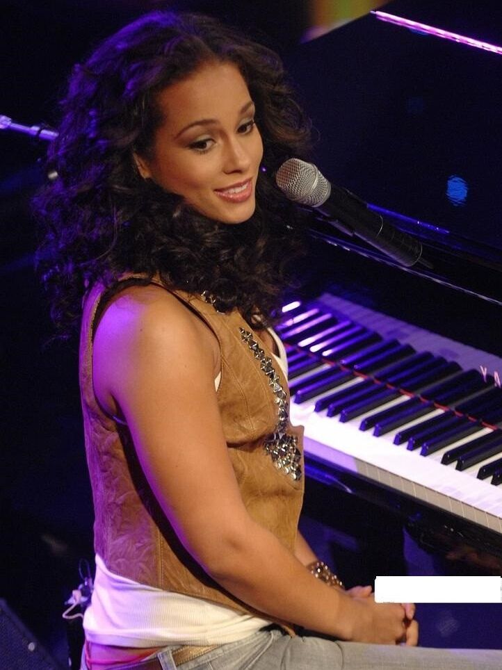 Alicia Keys nude #108474548