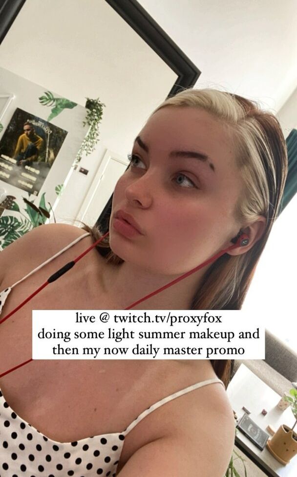 Proxyfox desnuda #109164298