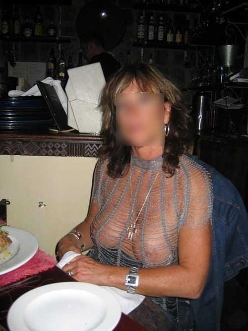 Filles sexy en lingerie transparente et résille
 #104800972