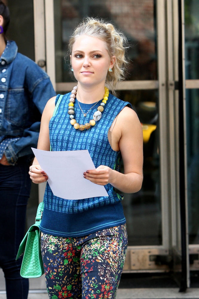 Annasophia Robb cravings box #81885350