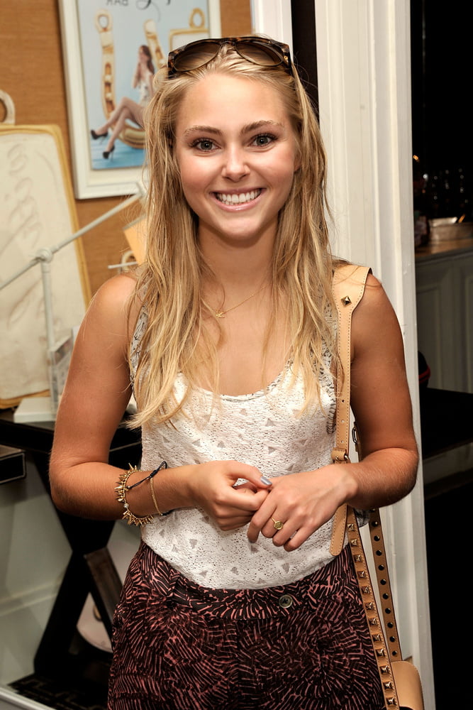 Annasophia Robb cravings box #81885531