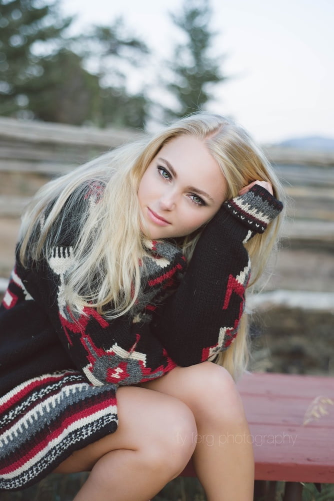 Annasophia Robb cravings box #81885541