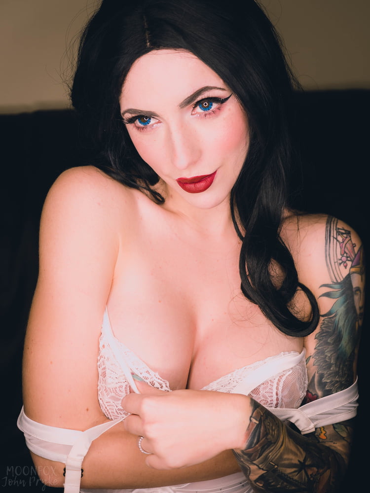KMFX - Pinup #81817403