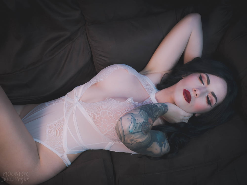 KMFX - Pinup #81817418