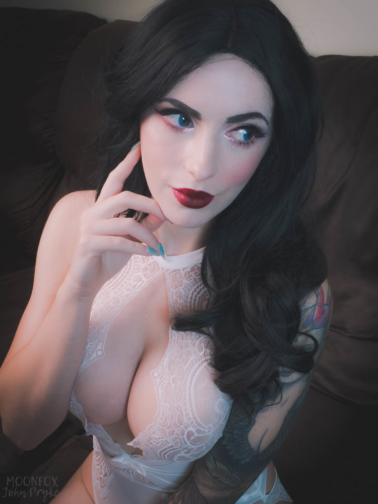 KMFX - Pinup #81817435