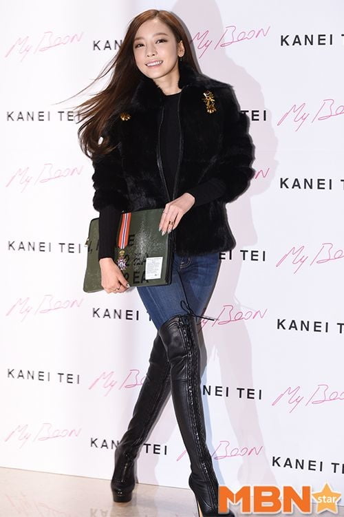 Female Celebrity Boots &amp; Leather - K-Pop #98313283